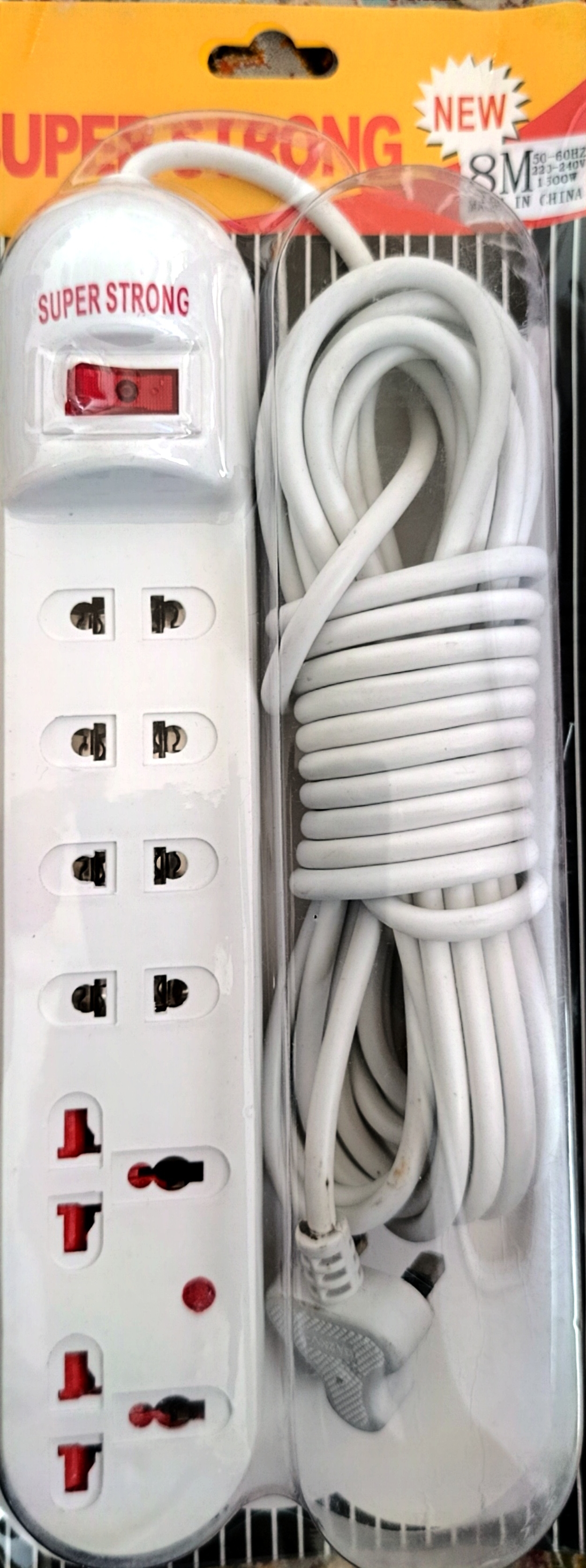 چند راهی برق خانگی سوپر استرانگ (Super Strong) با ۴ پریز و ۲ پورت تبدیل سه‌شاخه، کابل ۸ متری و محافظ ولتاژ